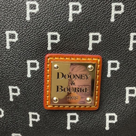 Dooney and Bourke MLB Pittsburgh Pirates shoulder bag - Picture 3 of 10